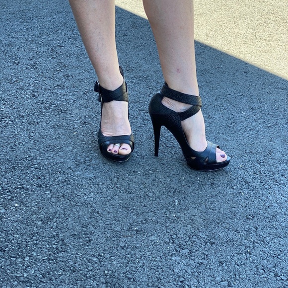 Charles David Double Strap Platform Stiletto’s - Picture 2 of 14